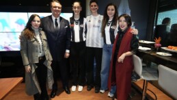 Beşiktaş Ayos’un yeni transferlerinden Hasan Arat ziyareti