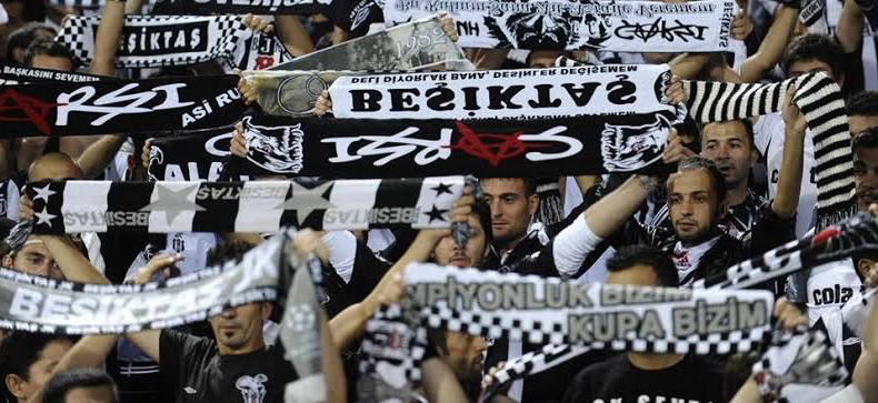 Beşiktaş taraftarı için bayraklar yerleştiriliyor